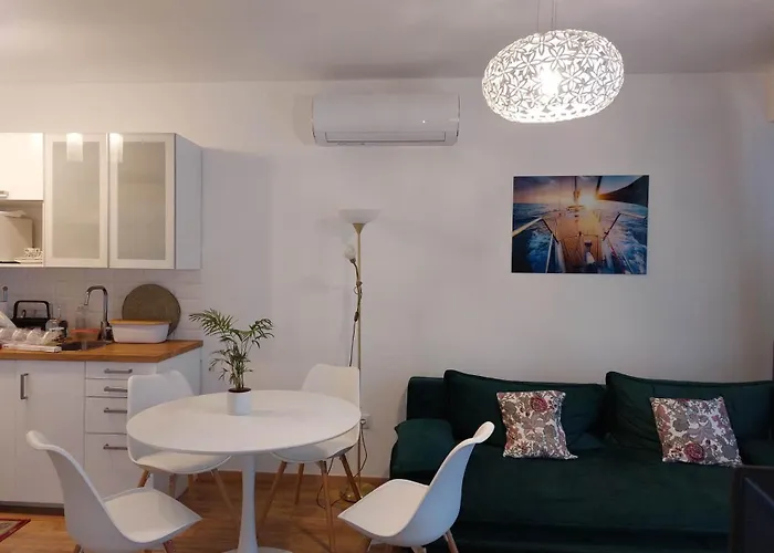 Gizella Apartament *